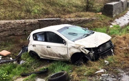 Kontrolden Çıkan Araç Takla Attı