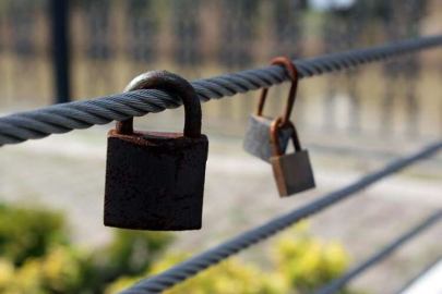 Aşklarını “Aşk Köprüsü”Ne Kilitliyorlar