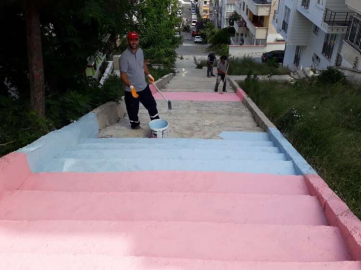 Çınarcık’ta Merdivenler Renklendi