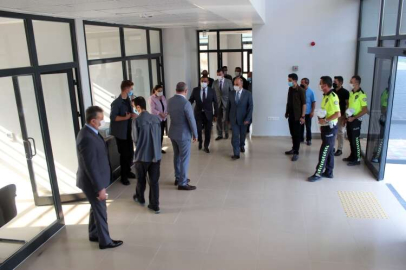 Vali Erol Bölge Trafik Hizmet Binasını Gezdi