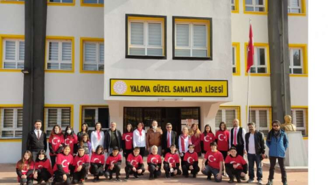 İstiklal Marşı'nın Kabulünün 100. Yılında 100 kişiyle klip