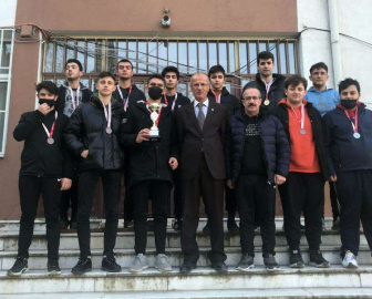 Güreşte Madalyaları Topladılar