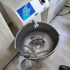 Kolunu Hamur Makinesine Kaptırdı