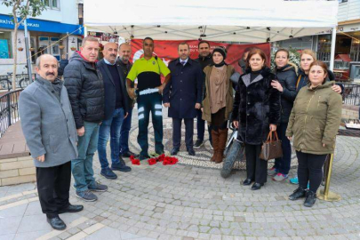 Fethi Sekin Çiçeklerle Anıldı