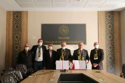 Safran Köyüne Sentetik Saha İçin İmzalar Atıldı