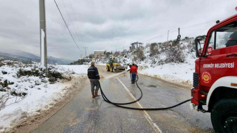 Esenköy’de Yollar Deniz Suyu İle Yıkandı