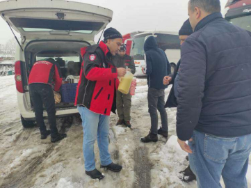 İHH’dan Tır Şoförlerine Sıcak Çorba