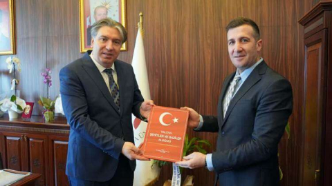 Rektöre Şehitler Ve Gaziler Albümü