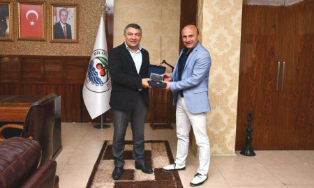 Başkan Oral’dan Komşuya Ziyaret