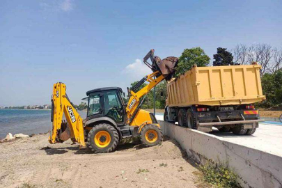 Çiftlikköy Sahili Temizleniyor