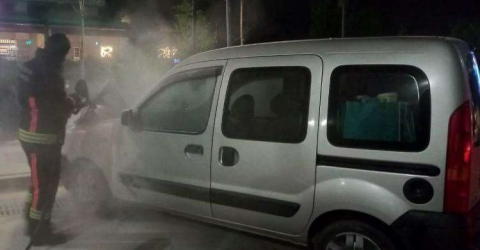 Altınova’da Araç Alev Aldı