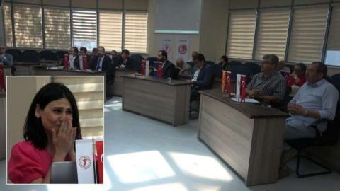 Azeri Gazeteci Gözyaşlarına Boğuldu  