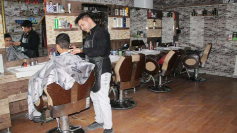 Berber Ve Kuaförlerin Kapanma Kararı 3 Ay Ertelendi