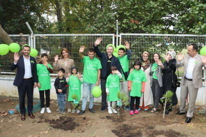 Tutuk Çifti Serebral Palsili Çocuklarla Fidan Dikildi