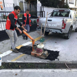Bozulan Yollara Yama Yapıldı