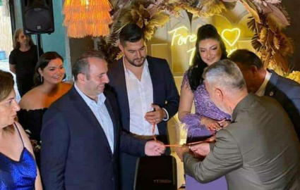 Nişan Yüzüklerini Tutuk Taktı