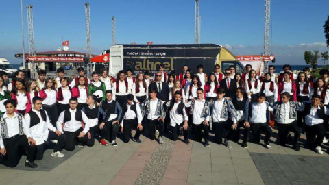 77 Kişilik Halk Oyunları Ekibi