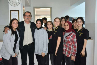 Ünlü Sanatçı Mutlu Güney, Öğrencilerle Buluştu