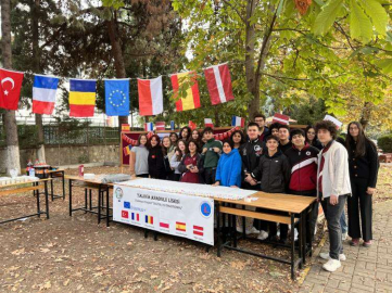 Öğrencilerinden “Daha Güzel Bir Dünya” İçin Girişimcilik