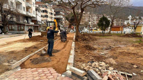 Esenköy’de Kaldırım Ve Park Düzenlemesi Hız Kesmiyor