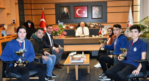 Satrançta Altınova Damgası