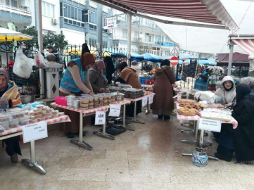 Depremzedeler İçin Hayır Kermesi