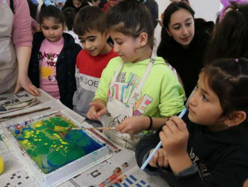 Minik Depremzedeler İçin Ebru Atölyesi