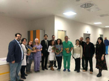 Sağlık Çalışanlarına Pastalı Çiçekli Kutlama