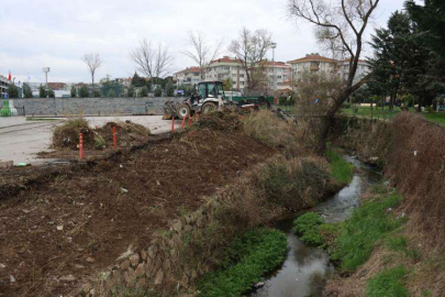 Dere Ve Dere Kenarları Temizleniyor