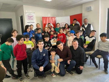 Down Sendromlular Ve Depremzede Çocuklar Ebru Sanatı İle Buluştu