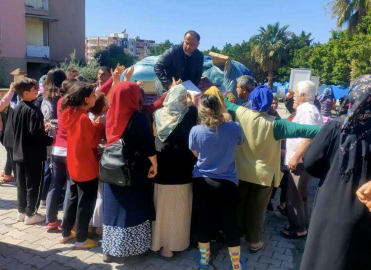 Pazarcı Esnaflarından Depremzedelere Ramazan Yardımı