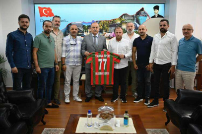Vali Erol’a Yalovaspor Forması