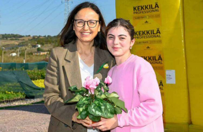 Vali Kaya’dan Kadın Çiftçilere Çiçek