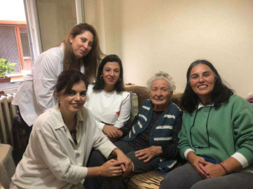 Sağlıkçılardan Yalova’nın Yaşayan Çınarına Ziyaret