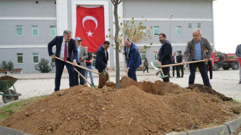 Cumhuriyetin 100’ncü Yılına Özel Ağaç Dikme Töreni