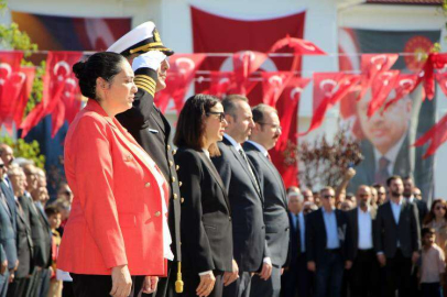 Atatürk Anıtına Çelenk Sunuldu