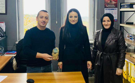 Termal Belediyesi’nden Öğretmenlere Çiçekli Kutlama 