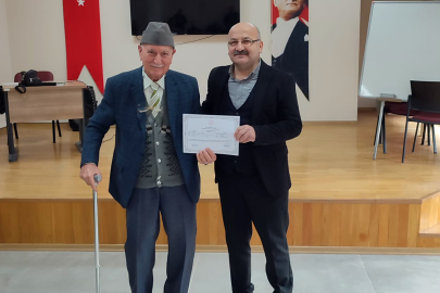 83 Yaşındaki Fuat Amca Türkçe Öğrendi