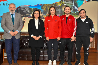 Avrupa Şampiyonu Güreşçiden Vali Kaya'ya Ziyaret