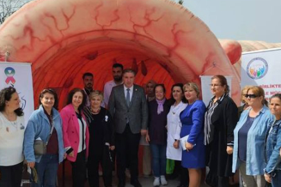 Dev Şişme Kolon Maketi İlgi Gördü