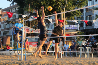 Plaj Voleybolunda Şampiyon Vikingler