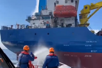 Kuru Yük Gemisi Denizin Ortasında Alevlere Teslim Oldu