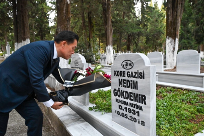 Joon Kore Gazilerinin Mezarlarını Ziyaret Etti