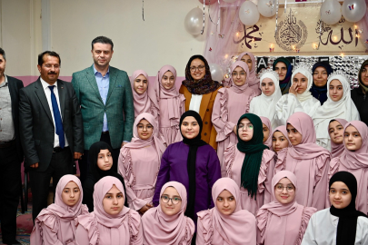 Vali Kaya, Kız Hafızlara Taç Giydirdi