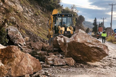 Armutlu Yolunda Heyelan