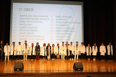 Rektör, Tıp Fakültesi Öğrencilerine Önlük Giydirdi