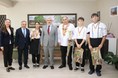 Yalovalı Öğrenciler Romanya’dan Madalyalarla Döndü