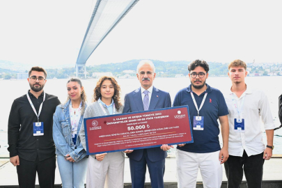 YAÜ Öğrencileri Ödülü Bakan Uraloğlu’ndan Aldı