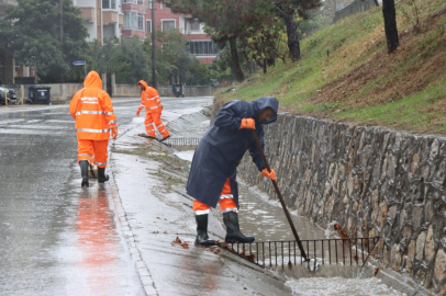 Yalova Belediyesi’nden Sağanak Mesaisi