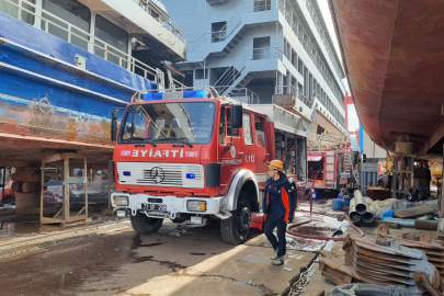 Tersanede Gemi Yangını Korkuttu